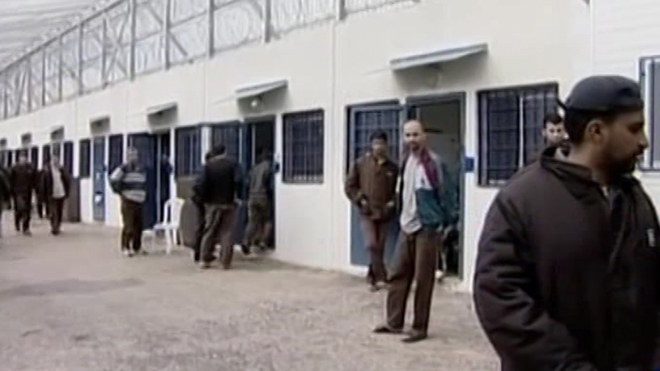 زندانیان فلسطینی در زندان “نقب” اسرائیل دست به اعتصاب غذایی زدند