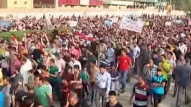 صدها تن در عراق بدلیل کمبود آب و قطع برق اعتراض کردند