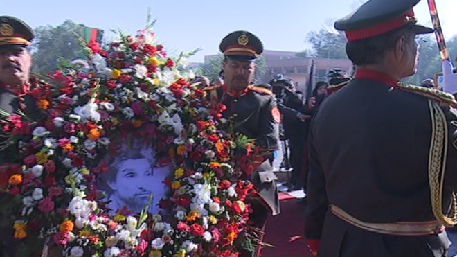 گل گزاری درپای منار مقاومت در چهاردهمین سالگرد شهادت قهرمان ملی کشور