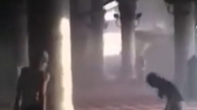شلیک نظامیان رژیم اسراییل بر مسلمان در داخل مسجد الاقصی