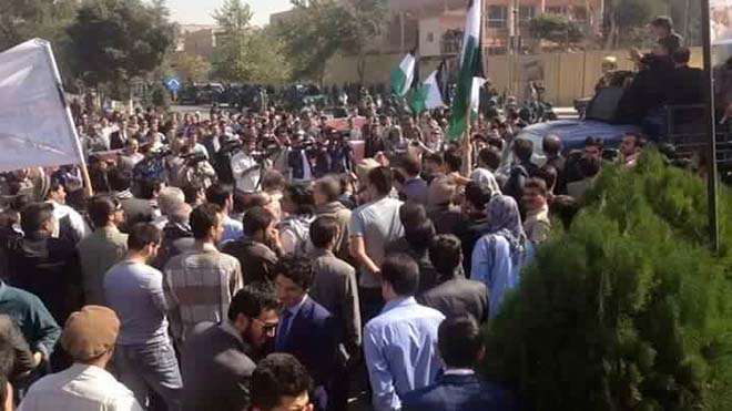 معترضان در کابل: برخی مقام های بلند پایه دولتی از طالبان حمات می کنند