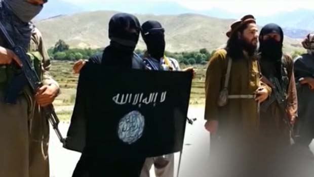 چند فرد مهم وابسته به گروه داعش در ننگرهار به دولت پیوستند