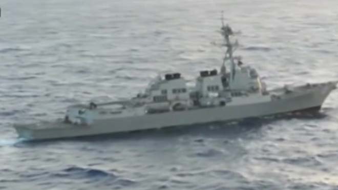 چین به عبور یک کشتی جنگی آمریکا از نزدیک جزایر مصنوعی خود اعتراض کرد
