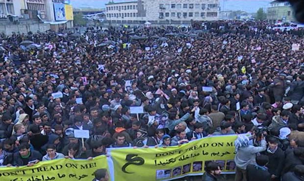 هزاران تن در کابل در پیوند به سربریده شدن هفت مسافر در ولایت زابل راهپیمایی کردند