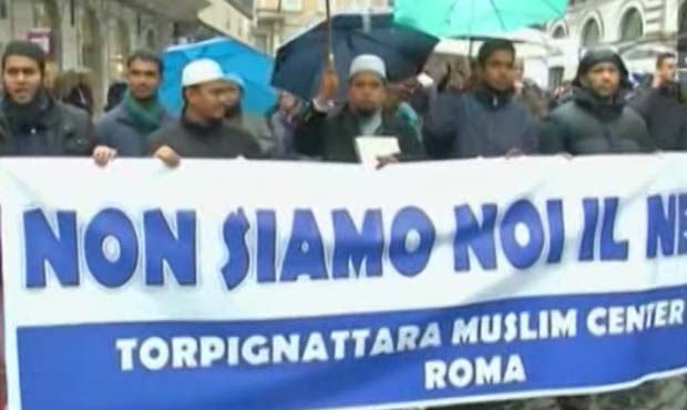 همدردی مسلمانان در اروپا با قربانیان رویداد تروریستی پاریس