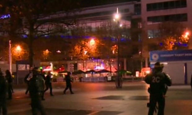 به دنبال کشته شدن ۱۲۰ تن در پاریس وضعیت اضطراری در فرانسه اعلام شد