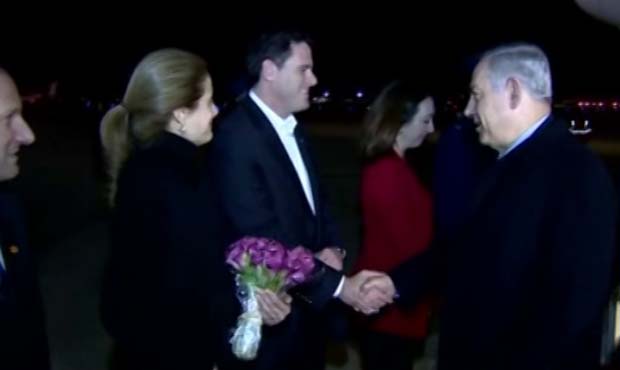 نخست وزیر رژیم اسرائیل برای دیدار با بارک اوباما به آمریکا سفر کرده است