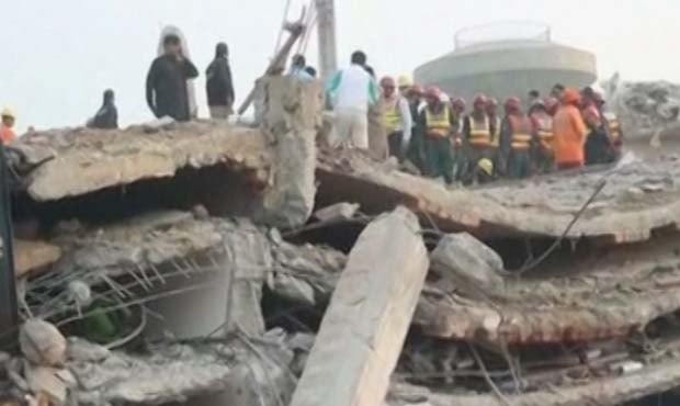 ۱۸تن در اثر فرو ریختن ساختمان یک کارخانه در شهر لاهور پاکستان کشته شدند