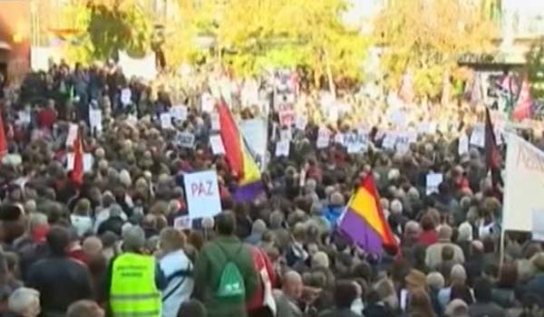 صدها تن در لندن علیه حمله احتمالی بریتانیا برضد داعش تظاهرات کردند
