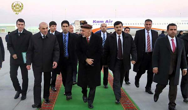 رییس جمهور غنی در راس یک هیات بلند پایه به ترکمنستان رفت