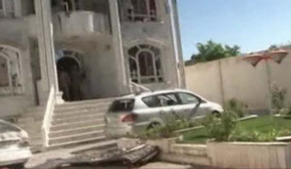 در حمله مهاجمان بر کنسولگری هند در شهر مزار شریف هشت تن زخمی شدند