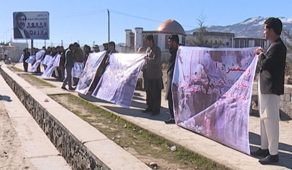 باشندگان ننگرهار به دلیل افزایش ناامنی ها در این ولایت در کابل راهپیمایی کردند