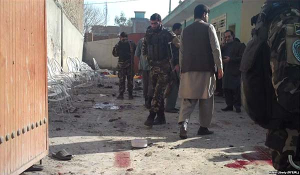 در اثر یک حمله انتحاری برخانه یک عضو شورای ولایتی ننگرهار ۱۱ تن شهید شدند