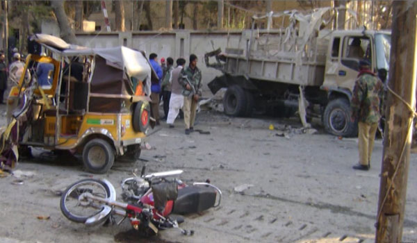 در نتیجه یک حمله انتحاری در ولایت کنر سیزده غیرنظامی شهید شدند