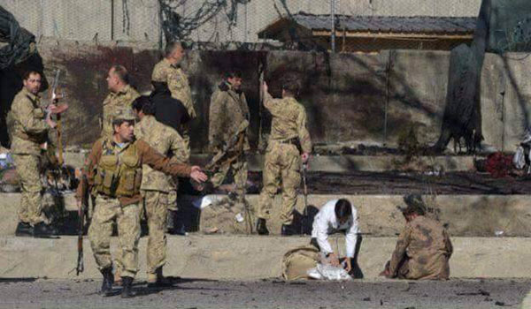 یک حمله کننده انتحاری فرماندهی پلیس امن و نظم عامه را در کابل هدف قرار داد
