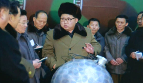 رهبر کوریای شمالی ادعا می کند که این کشور موفق به توسعه کلاهک های کوچک اتمی شده است