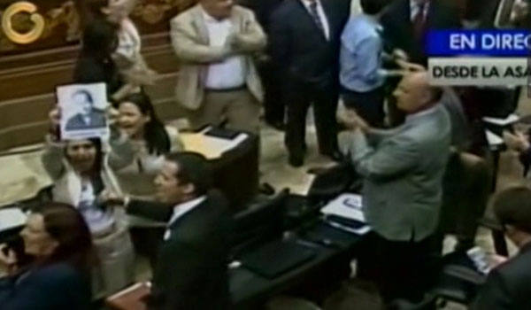 قانون جنجالی “عفو زندانیان سیاسی” از سوی پارلمان ونزویلا تصویب شد