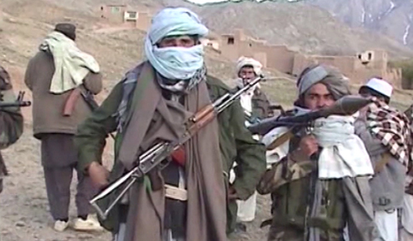 پنج پلیس با سلاح های دست داشته شان در بادغیس به طالبان تسلیم شدند