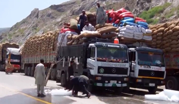 گذرگاه های مرزی پاکستان با افغانستان باز شد