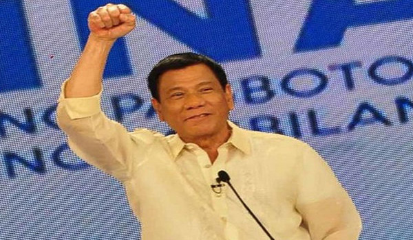 رییس جمهور جنجالی فیلیپین سوگند وفاداری یاد کرد