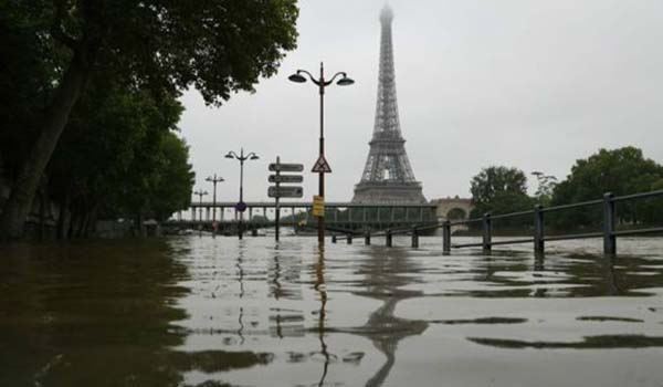 بدلیل بارندگی، سطح آب در فرانسه به بالاترین میزان خود رسیده است