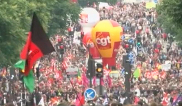 هزاران تن برضد تصویب لایحه اصلاحات قانون کار در فرانسه راهپیمایی کردند