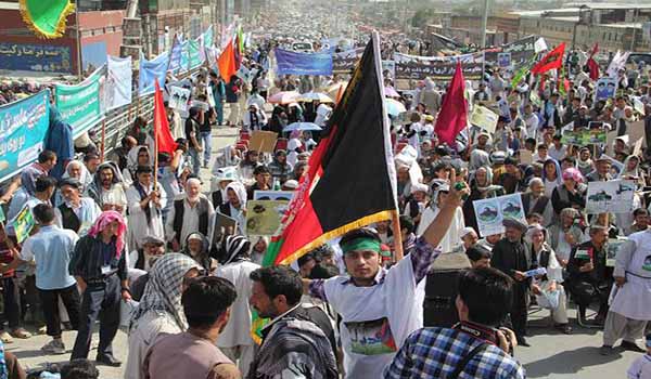 شماری از شهروندان کشور در کابل راهپیمایی کردند
