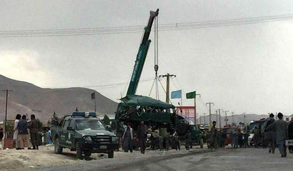 بیست و هفت تن در حمله انتحاری بر کاروان دانشجویان پلیس در کابل شهید شدند