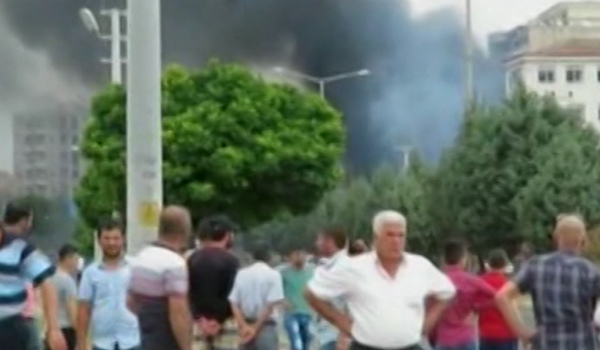 دو پلیس در نتیجه انفجار یک موتر بمب گذاری شده در شهر میدیات ترکیه کشته شدند