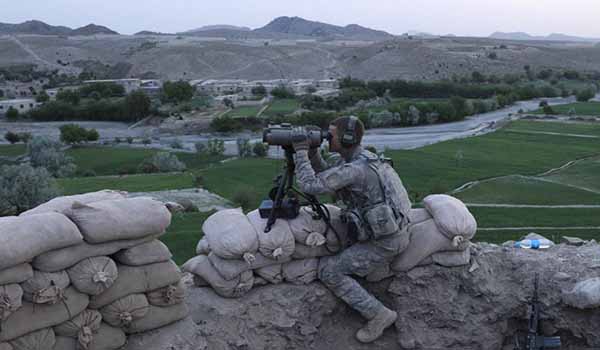 ارزیابی روی کاهش نیروهای امریکایی از افغانستان در سال آینده ادامه دارد