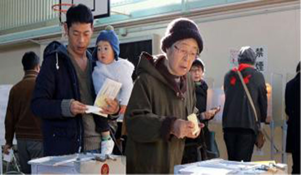 رفتن جاپانی ها بر سر صندوق های رای دهی برای تصاحب کرسی های مجلس سنا