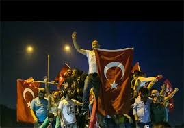 هواداران دولت ترکیه شکست کودتای نظامی در این کشور را جشن گرفتند