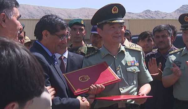 اولین بسته کمک های نظامی کشور چین به افغانستان رسید