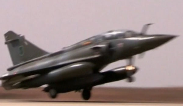 جنگنده های فرانسه یک انبار مهمات تروریستان داعش را در سوریه بمباران کردند