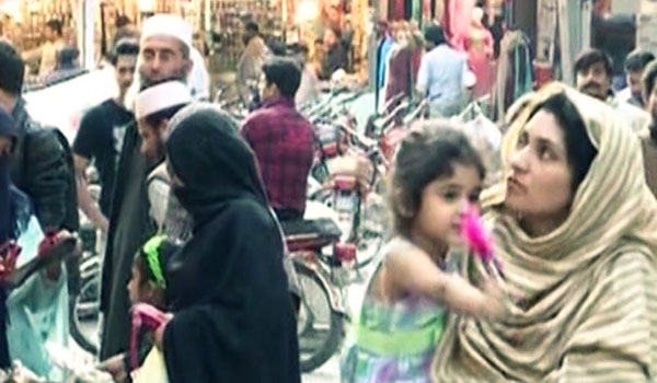 ضرب الاجل یک هفته‎ای پاکستان به مهاجران افغان در این کشور