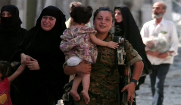 دو هزار گروگان از چنگ گروه تروریستی داعش در شهر منبج سوریه آزاد شدند
