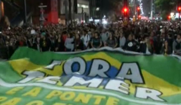 هزار تن از مخالفان و هواداران دیلما روسف به خیابان های سائوپائولو آمدند
