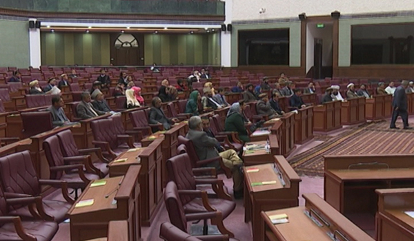 مجلس برای تصویب بودجه، پیش پای حکومت سنگ گذاشت