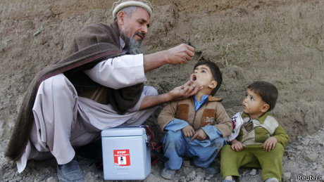 افغانستان و پاکستان برای محو بیماری فلج کوکان مشترک کار می کنند