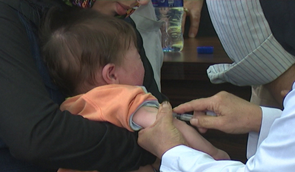 وزارت صحت: از هر ۶ کودک یک تن آنها واکسین نمی شود