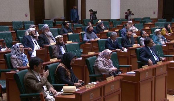 سناتوران: اظهارات اخیر حامد کرزی در حمایت از طالبان و داعش است
