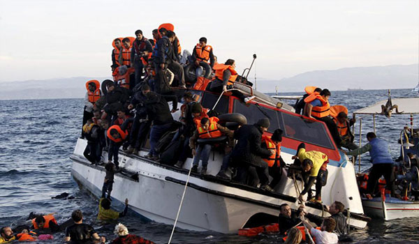 وارد شدن اولین گروه از پناهجویان نجات یافته از دریای مدیترانه به اسپانیا
