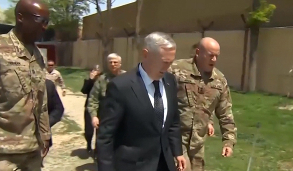 وزیر دفاع آمریکا در یک سفر از پیش اعلام ناشده به کابل آمد