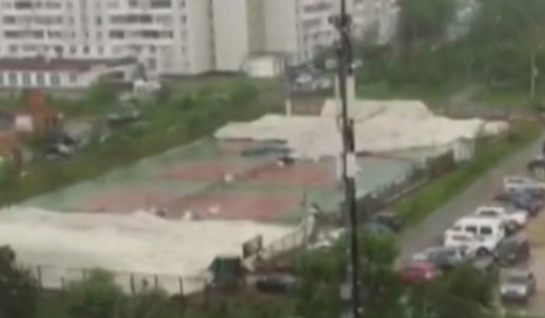 توفان در مسکو پایتخت روسیه جان ۱۱ تن را گرفت و بیش از ۵۰ تن دیگر را زخمی کرد