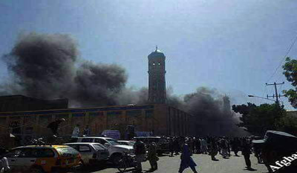 ده غیرنظامی در حمله مهاجمان انتحاری بر مسجد امام زمان در کابل شهید شدند