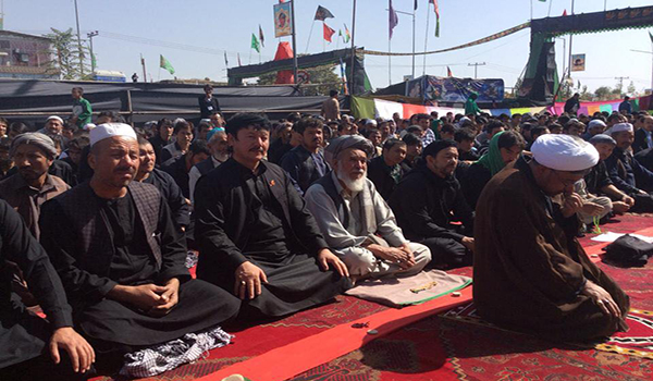 ادای نماز ظهر عاشورا در کابل
