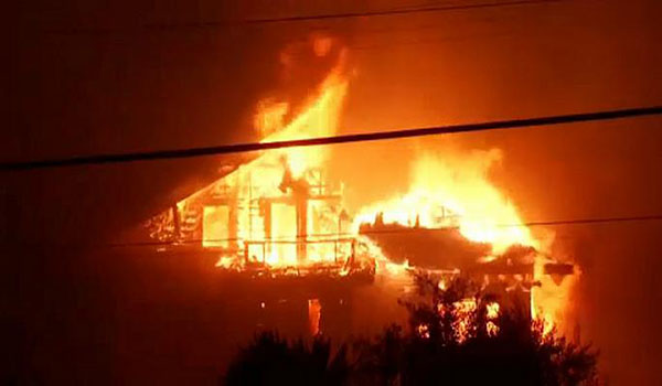 آتش سوزی گسترده در جنوب کالیفرنیا؛ کشته شدن بیش از ۴۰ نفر