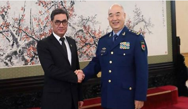 تاکید وزیران دفاع افغانستان و چین بر گسترش روابط نظامی میان این دو کشور