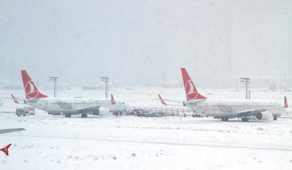 صدها پرواز به دلیل بارش سنگین برف در شمال اروپا لغو شده است