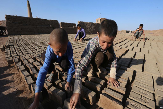 کمیسیون حقوق بشر: پنجاه و شش درصد کودکان کارگر از مکتب بازمانده اند